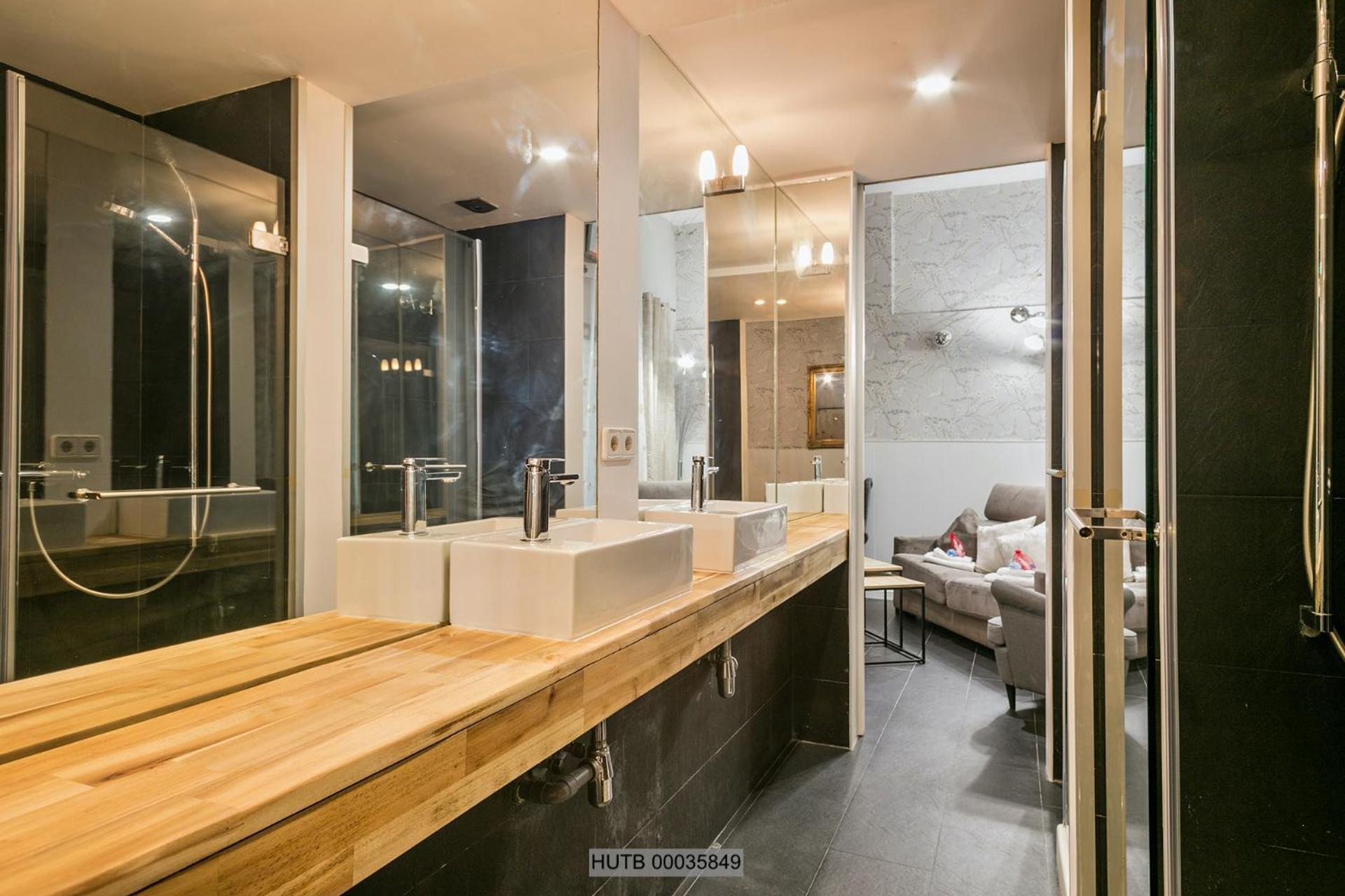 Alcam Les Corts Apartment Barcelona Luaran gambar
