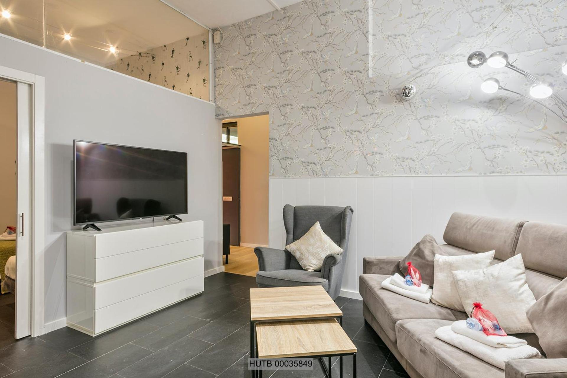 Alcam Les Corts Apartment Barcelona Luaran gambar